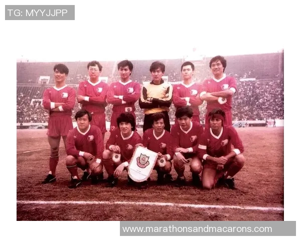 中国85年足球明星回顾与影响力分析探索中国足球的辉煌与挑战 中国85年足球明星回顾与影响力分析探索中国足球的辉煌与挑战