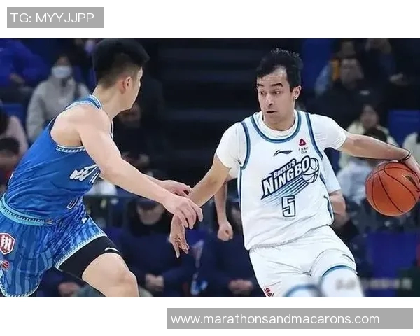 南京篮球队在邀请赛中以96分稳居积分榜首位引发关注