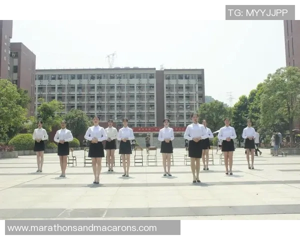 史家小学足球明星闪耀校园赛场展现青春风采与团队精神 史家小学足球明星闪耀校园赛场展现青春风采与团队精神