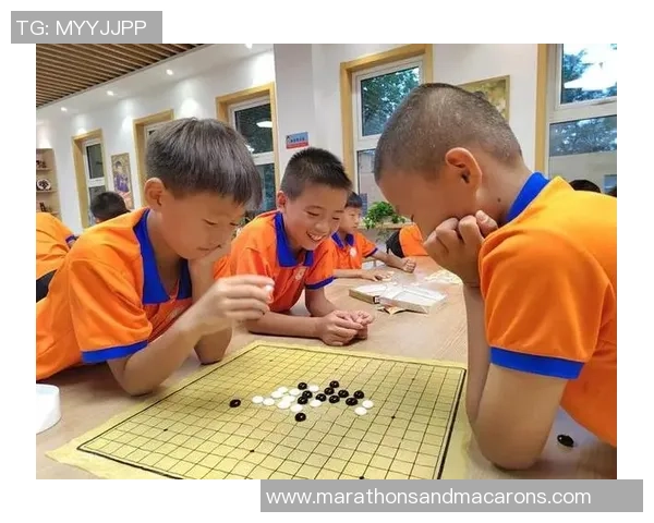 足球明星与棋盘对弈的高清瞬间展现智慧与竞技的完美结合