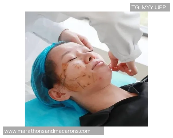 足球明星理发全过程揭秘从剪发到造型的精彩瞬间分享 足球明星理发全过程揭秘从剪发到造型的精彩瞬间分享