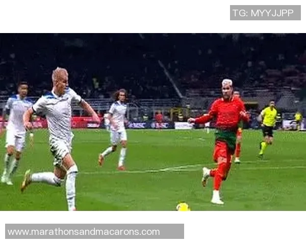 足球明星激烈互骂瞬间大揭秘精彩图片回顾引发球迷热议与讨论 足球明星激烈互骂瞬间大揭秘精彩图片回顾引发球迷热议与讨论