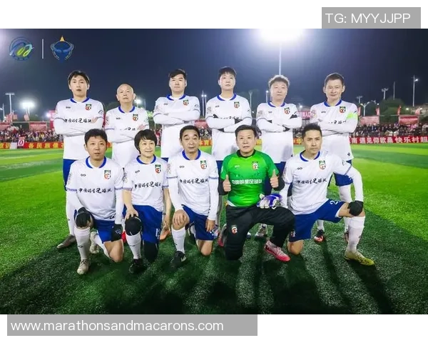 退役足球明星齐聚一堂共庆友谊赛展现激情与风采 退役足球明星齐聚一堂共庆友谊赛展现激情与风采