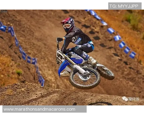 骑摩托的足球明星如何在绿茵场上与速度激情完美结合 骑摩托的足球明星如何在绿茵场上与速度激情完美结合